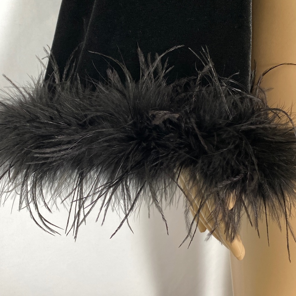 BLACK VELVET ONE SLEEVE BODYSUIT WITH FEATHER DETAILS ON THE SLEEVE - Picture 5 of 9